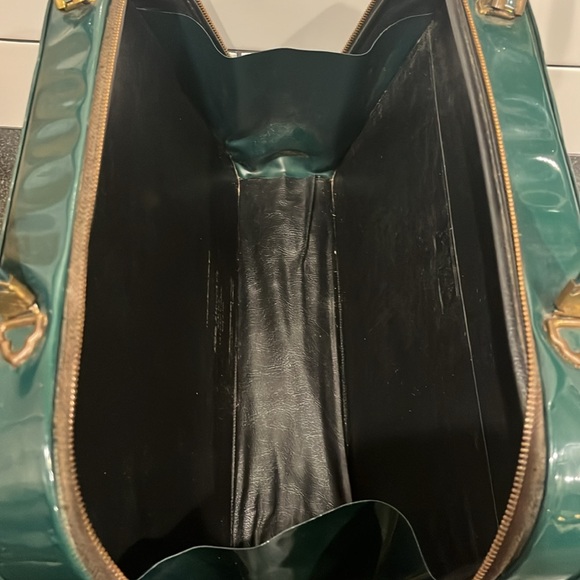 Vintage 60/70’s Tolin Mfg. Corp. Miami, Fl. Patent Leather Green Handbag - Picture 4 of 5